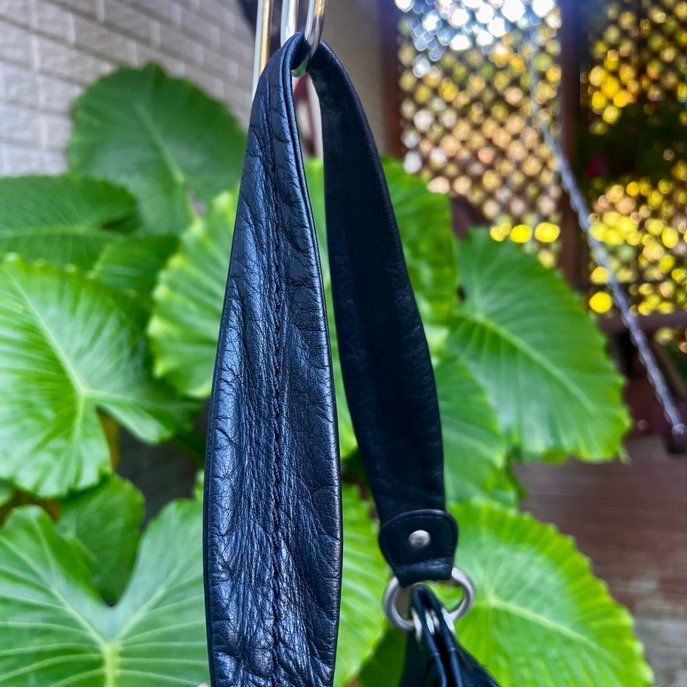EUC—B Makowsky Black Leather Shoulder hobo Bag. - Picture 4 of 11